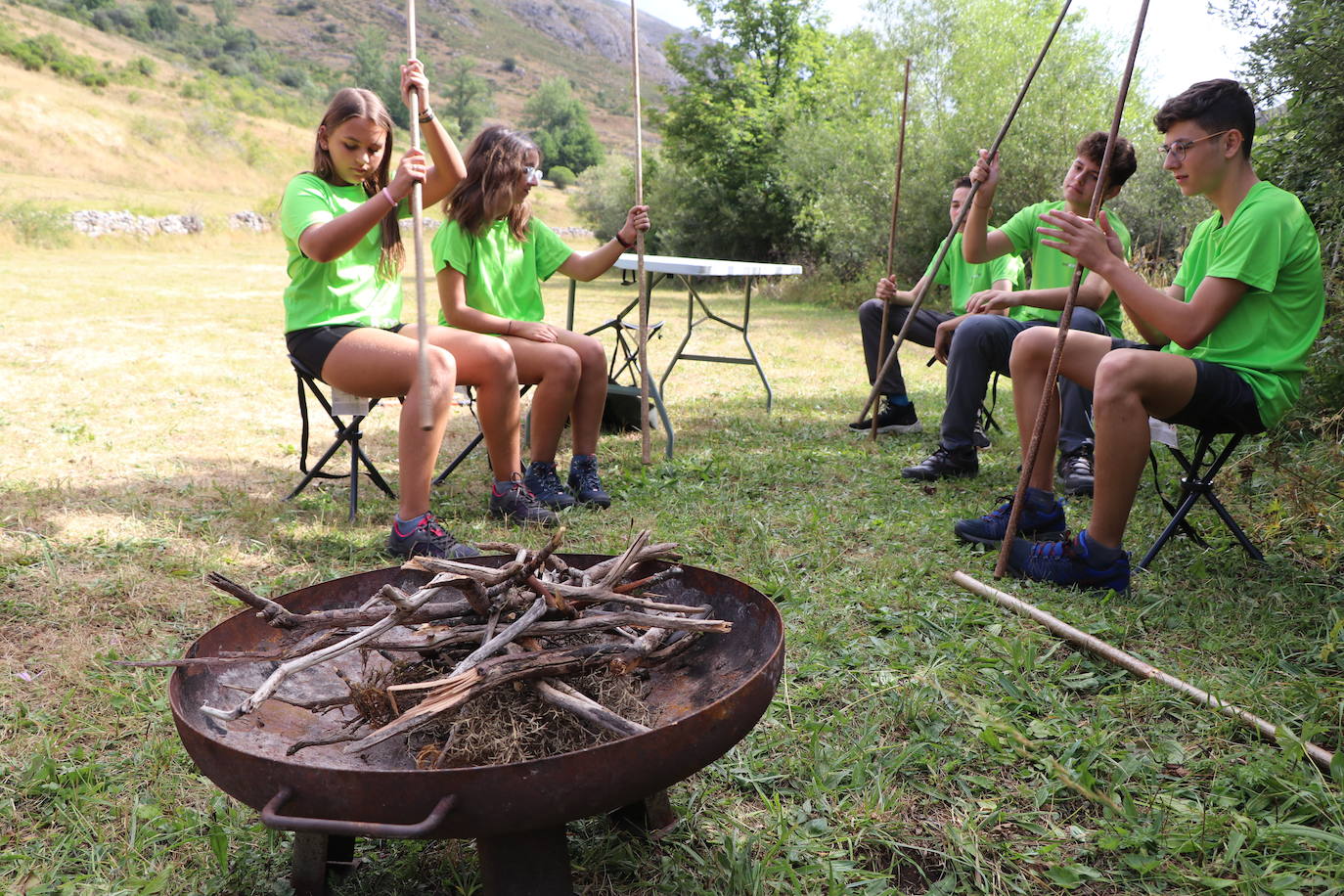 Los cinco niños que participarán en 'Aventura Trashumante' durante esta semana. 