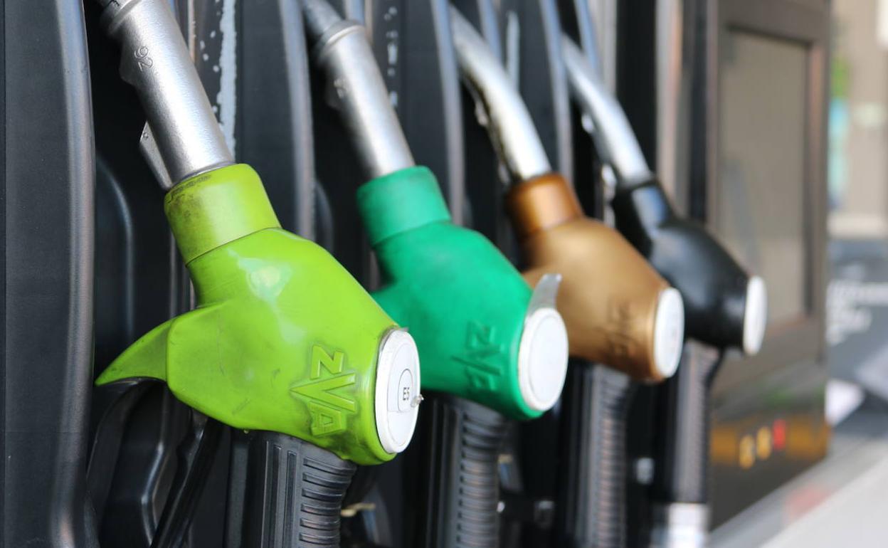 Imagen de un surtidor en una estación de servicio de la capital leonesa. 
