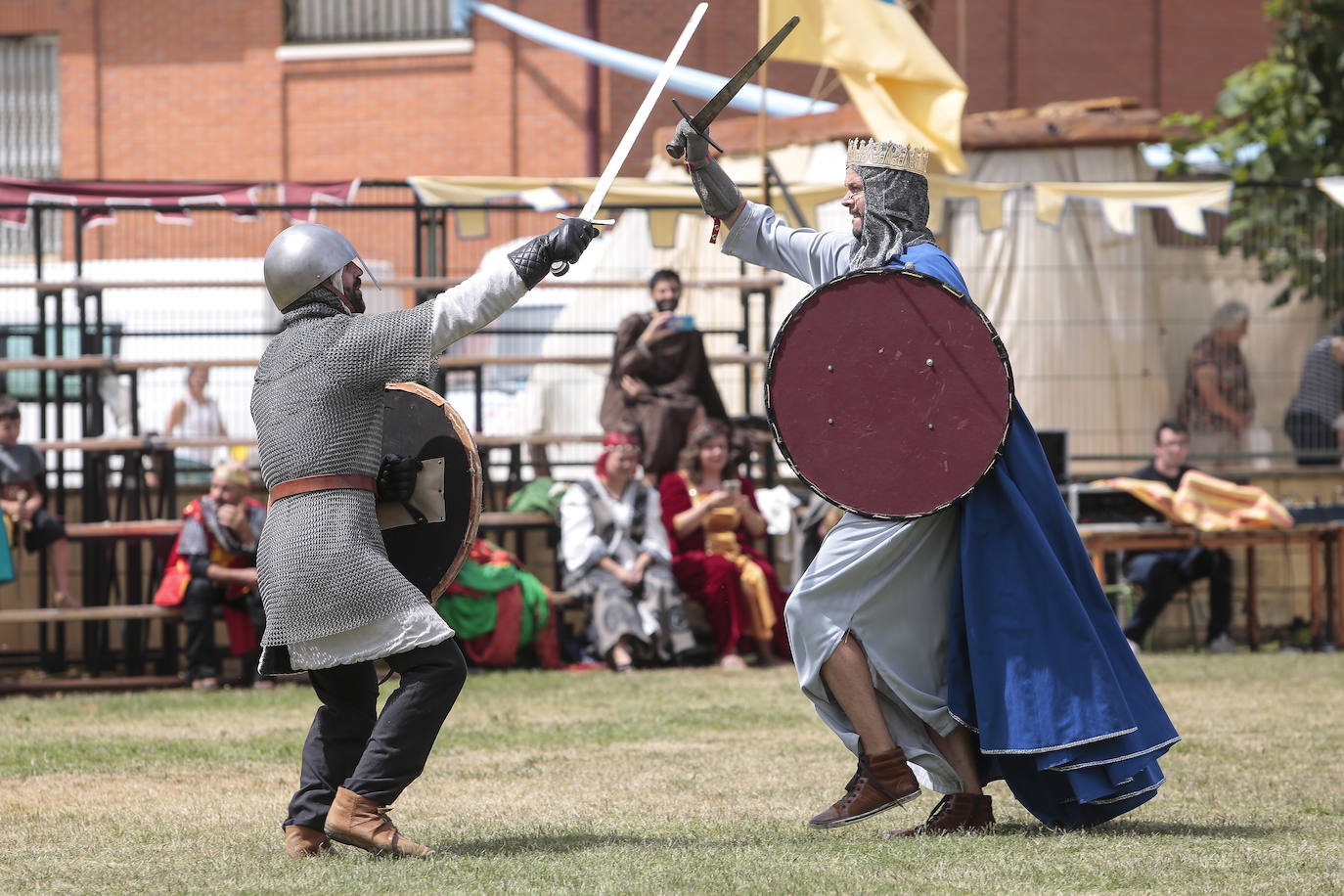 Fotos: Villadangos del Páramo regresa a la Edad Media para revivir la lucha entre Alfonso I de Aragón y los aliados de Urraca