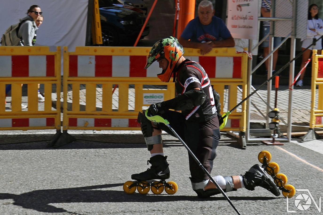 Patinadores durante la prueba del Campeonato de Europa de Slalom. 