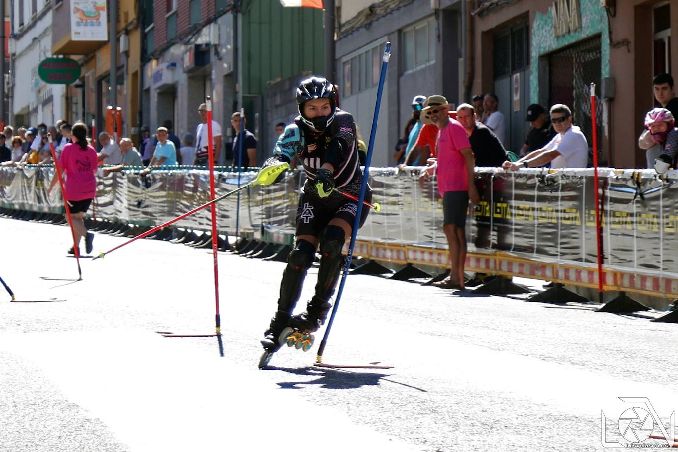 Patinadores durante la prueba del Campeonato de Europa de Slalom. 