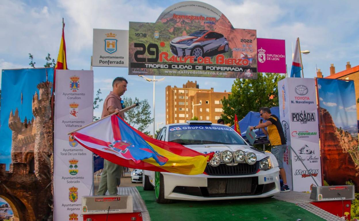Momento de la salida de la prueba en Ponferrada.