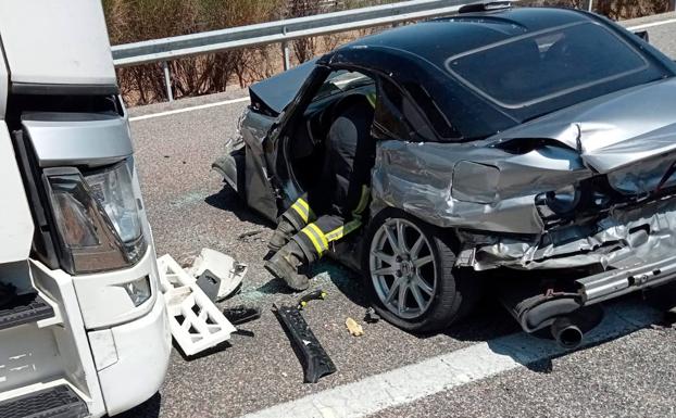 Imagen del accidente entre un camión y un coche