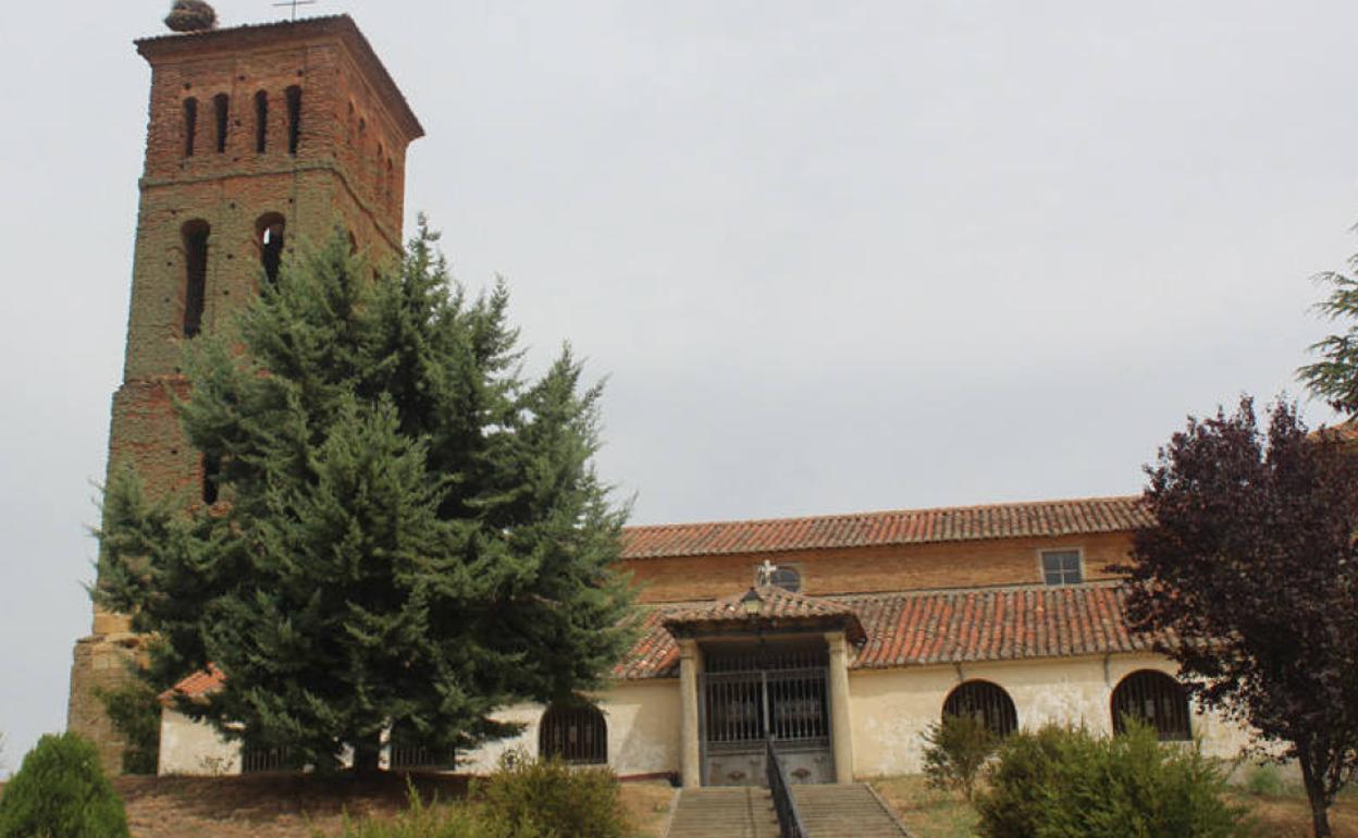 La iglesia y sus pinturas murales renacentistas son el principal activo cultural de la localidad.