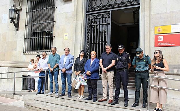Minuto de silencio en la Subdelegación del Gobierno en León en recuerdo a las víctimas de violencia de género. 
