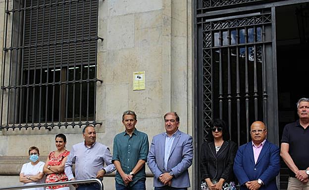 Galería. Minuto de silencio en la Subdelegación del Gobierno en León