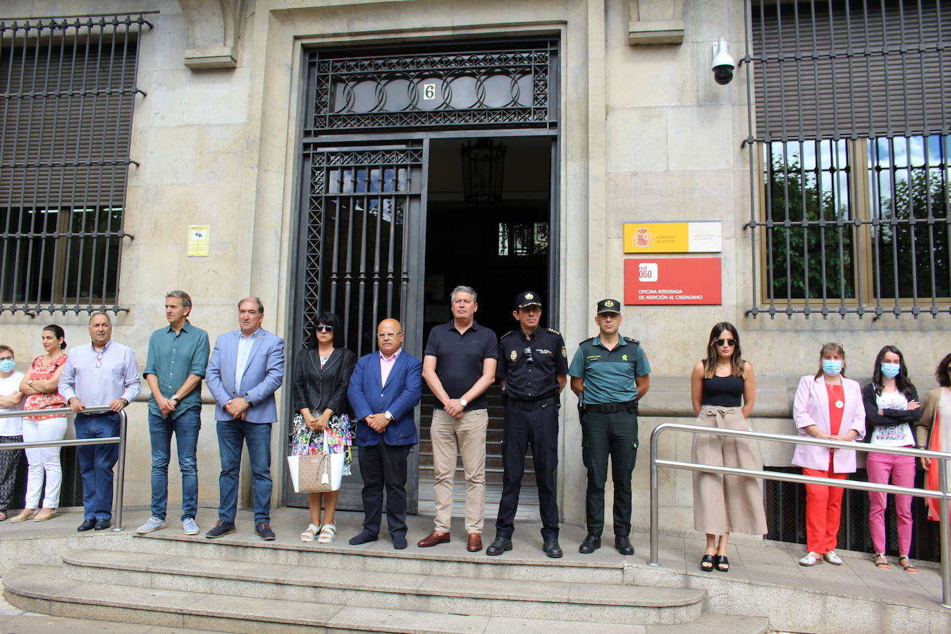 Minuto de silencio en la Subdelegación del Gobierno en León en recuerdo a las víctimas de violencia de género.