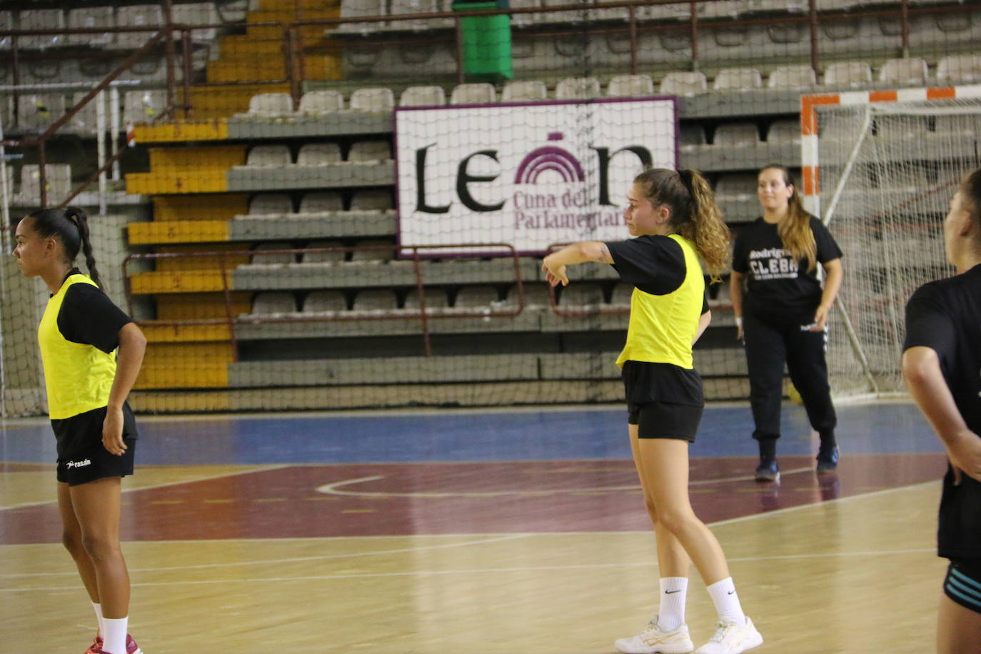 Las jugadoras del Cleba efectúan su primer entrenamiento de la temporada 2022/2023