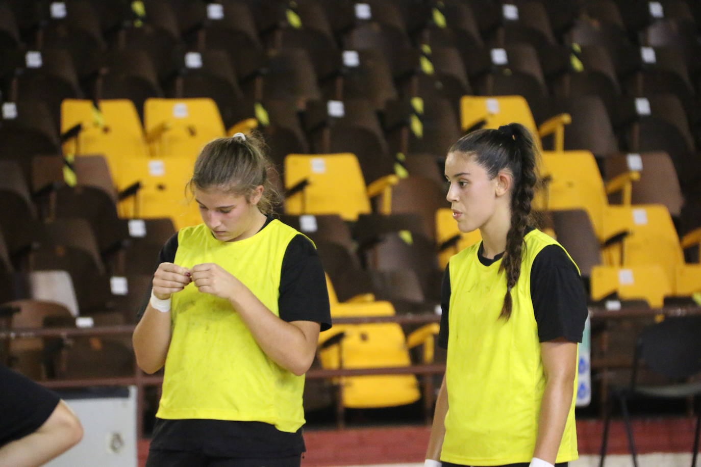 Las jugadoras del Cleba efectúan su primer entrenamiento de la temporada 2022/2023