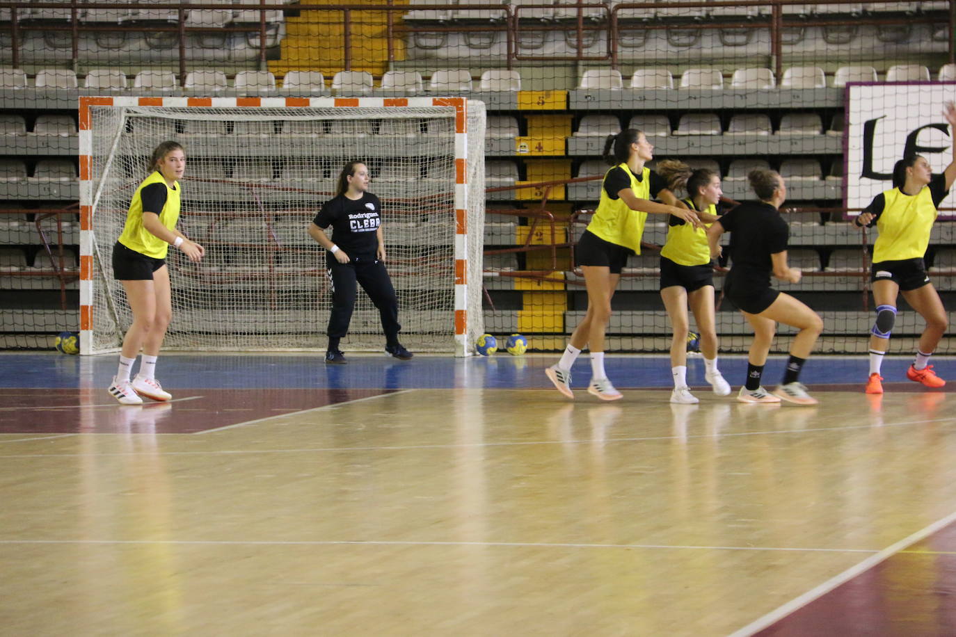 Las jugadoras del Cleba efectúan su primer entrenamiento de la temporada 2022/2023