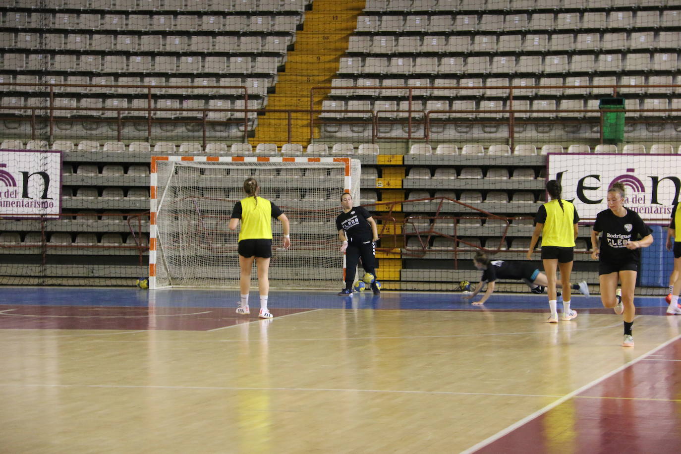 Las jugadoras del Cleba efectúan su primer entrenamiento de la temporada 2022/2023