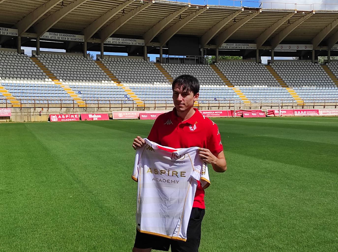 Presentación de Joel López, nuevo jugador de la Cultural y Deportiva Leonesa