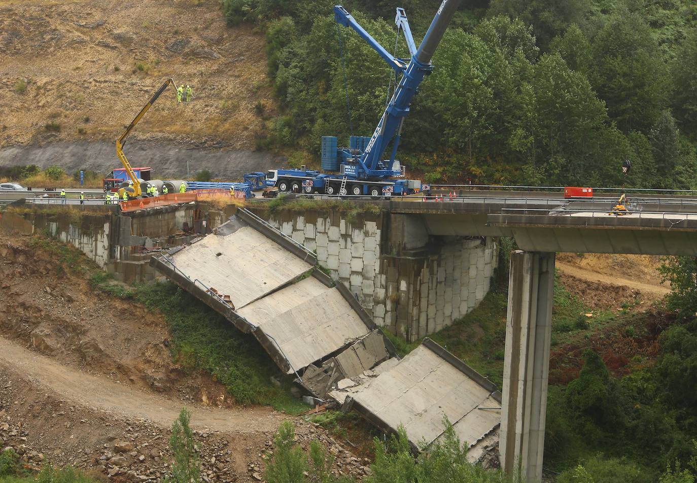 Desmantelamiento del vano del viaducto de Castro.