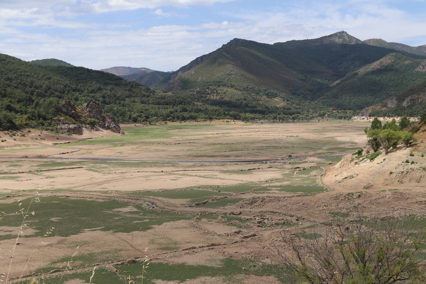 El agua embalsada en la provincia se sitúa en el 43%, siendo Luna y Villameca los pantanos con más problemas