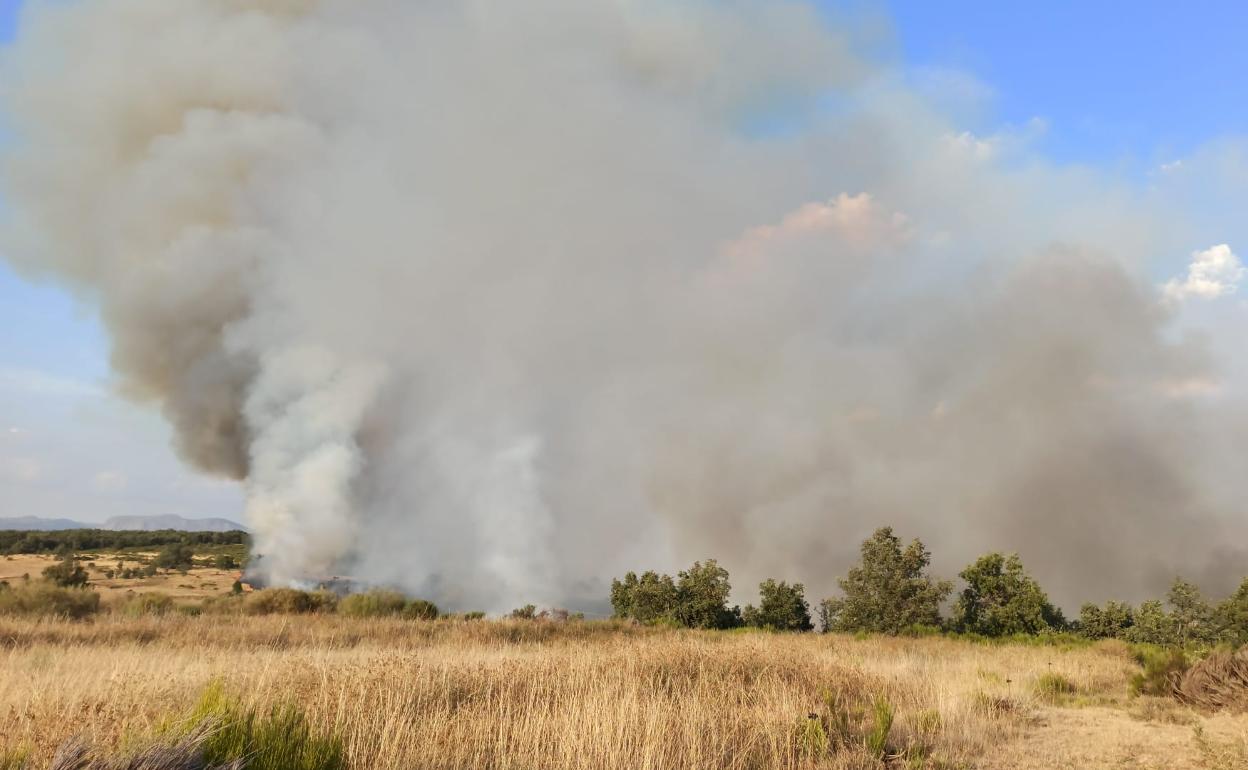 Imagen de archivo de un incendio en Santa María de Ordás. 