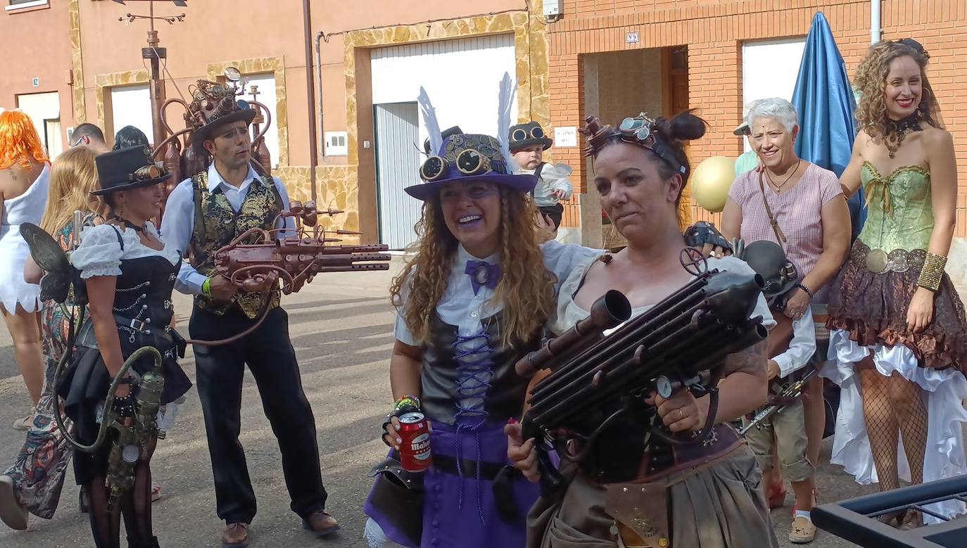 La localidad celebra su fiesta de la alubia con un gran desfile de carrozas llenas de color y nueva normalidad