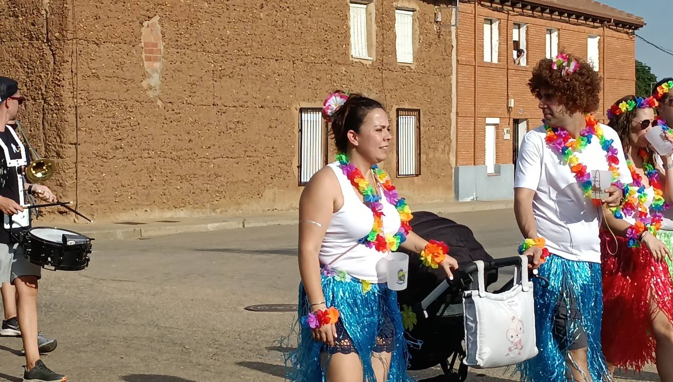 La localidad celebra su fiesta de la alubia con un gran desfile de carrozas llenas de color y nueva normalidad