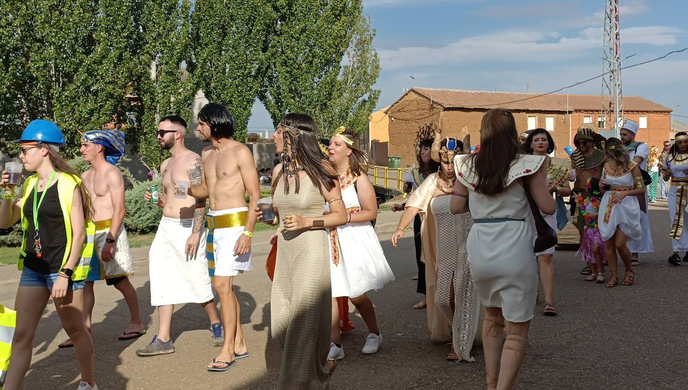 La localidad celebra su fiesta de la alubia con un gran desfile de carrozas llenas de color y nueva normalidad