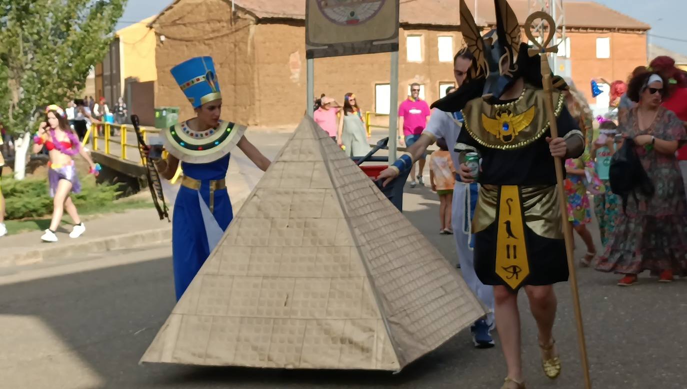 La localidad celebra su fiesta de la alubia con un gran desfile de carrozas llenas de color y nueva normalidad