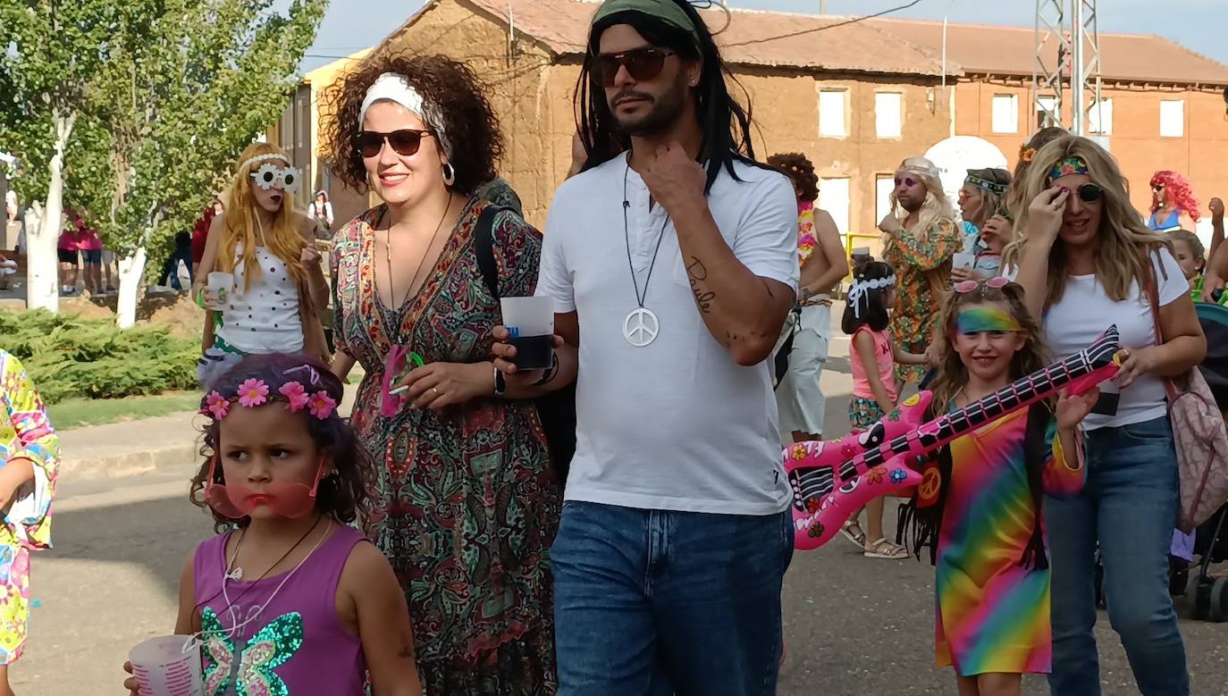 La localidad celebra su fiesta de la alubia con un gran desfile de carrozas llenas de color y nueva normalidad