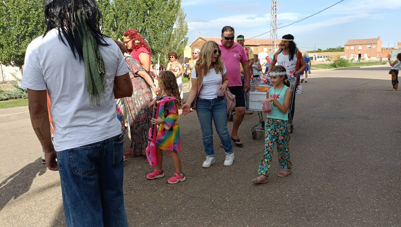 La localidad celebra su fiesta de la alubia con un gran desfile de carrozas llenas de color y nueva normalidad