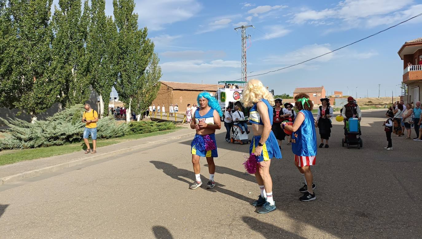 La localidad celebra su fiesta de la alubia con un gran desfile de carrozas llenas de color y nueva normalidad