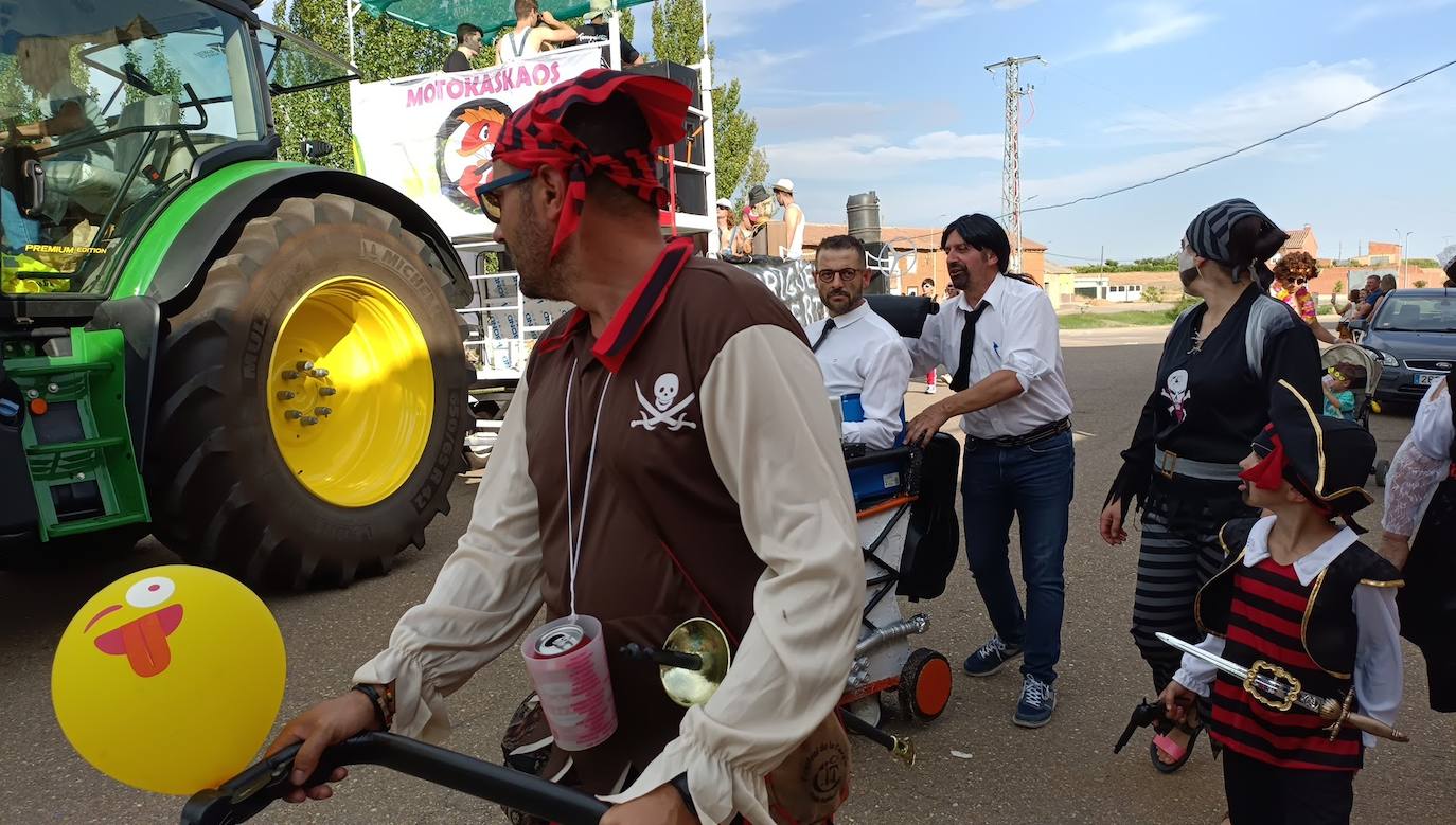 La localidad celebra su fiesta de la alubia con un gran desfile de carrozas llenas de color y nueva normalidad