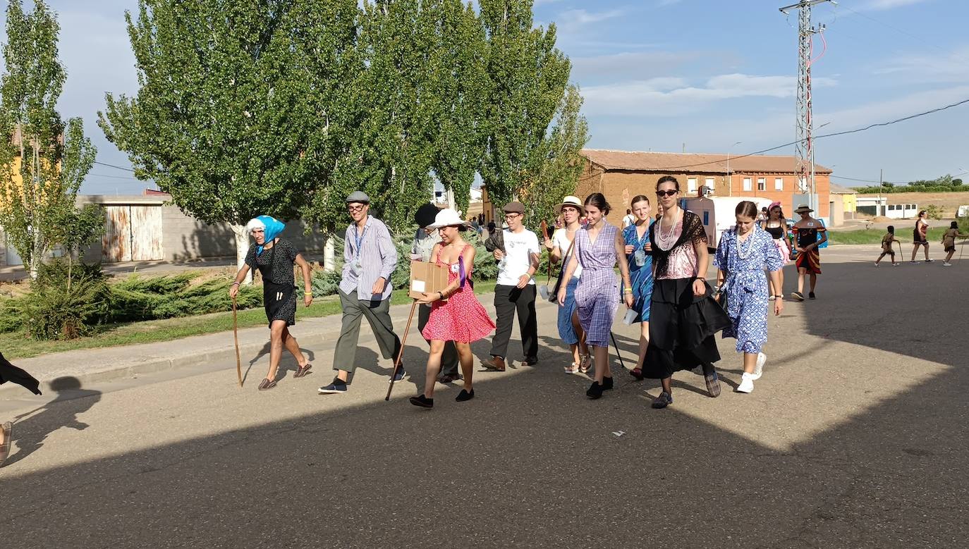 La localidad celebra su fiesta de la alubia con un gran desfile de carrozas llenas de color y nueva normalidad