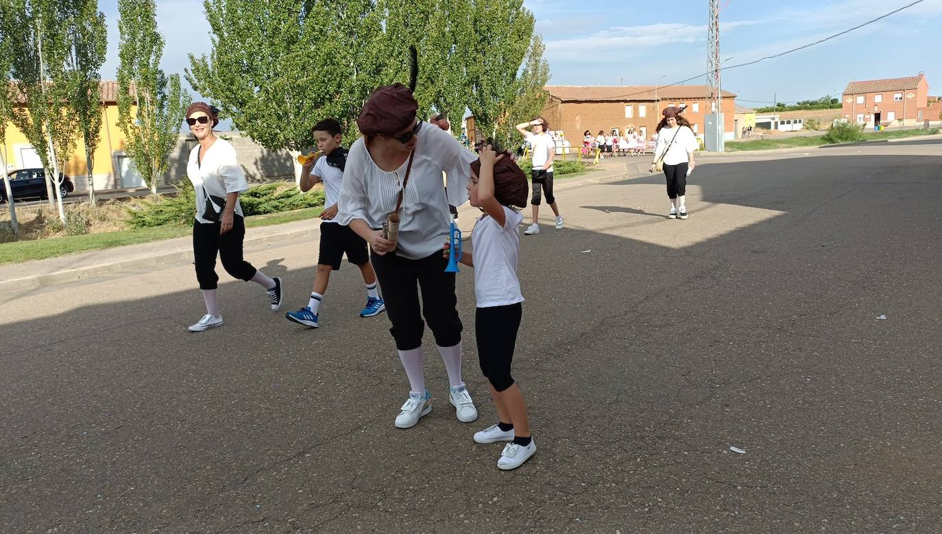 La localidad celebra su fiesta de la alubia con un gran desfile de carrozas llenas de color y nueva normalidad