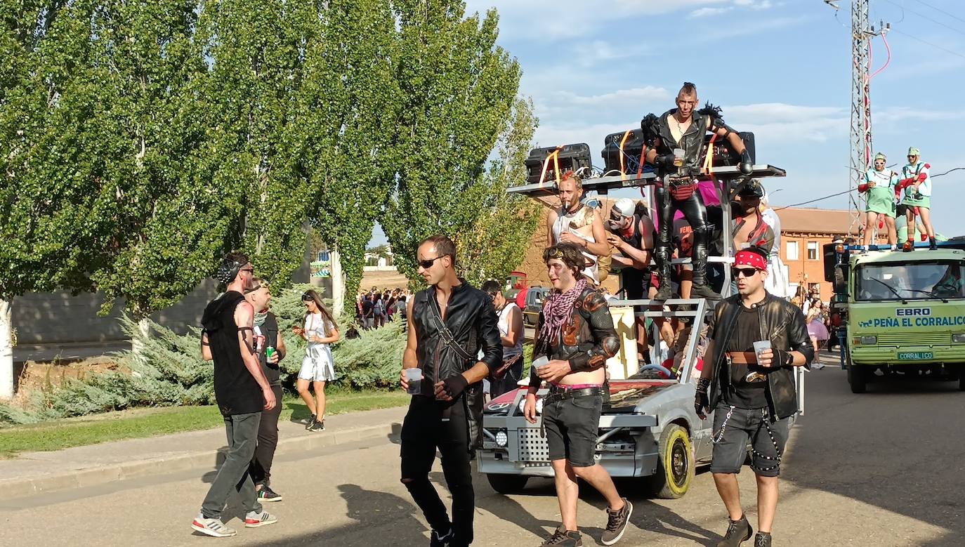 La localidad celebra su fiesta de la alubia con un gran desfile de carrozas llenas de color y nueva normalidad