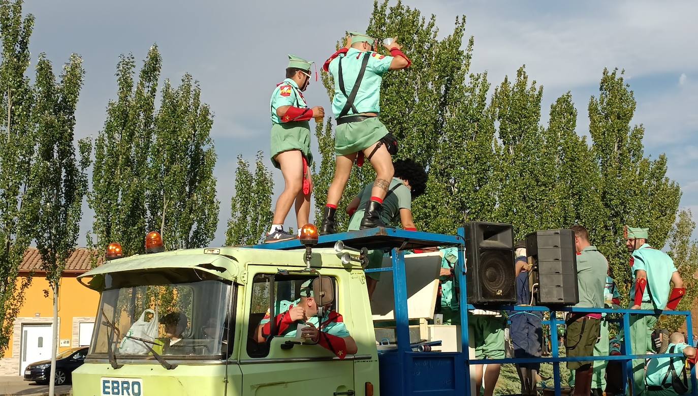 La localidad celebra su fiesta de la alubia con un gran desfile de carrozas llenas de color y nueva normalidad