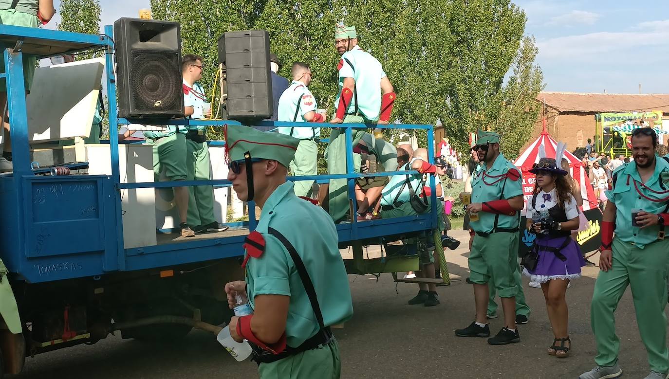 La localidad celebra su fiesta de la alubia con un gran desfile de carrozas llenas de color y nueva normalidad