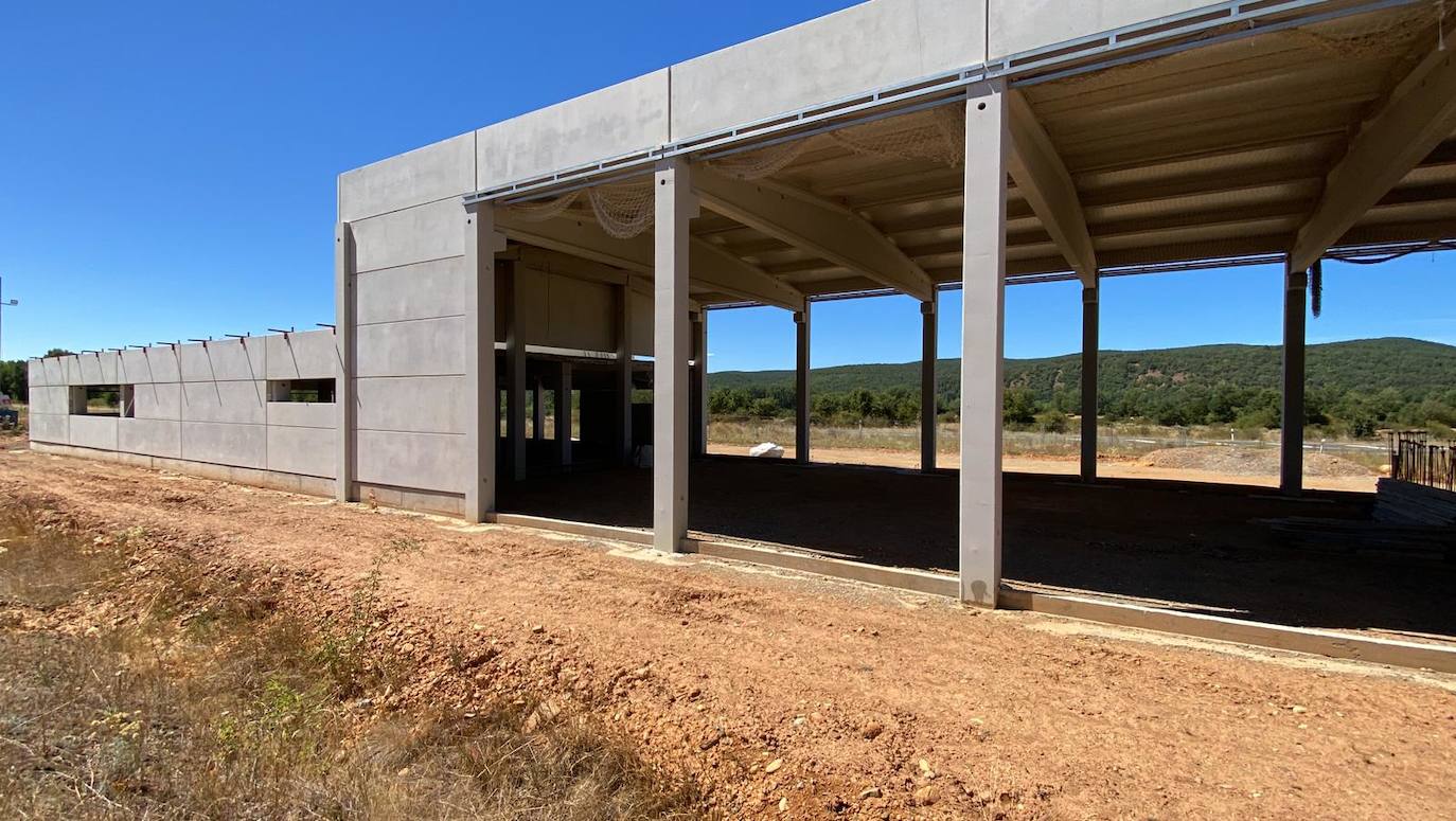 El parque de bomberos de Cistierna aún tiene las obras paralizadas. 