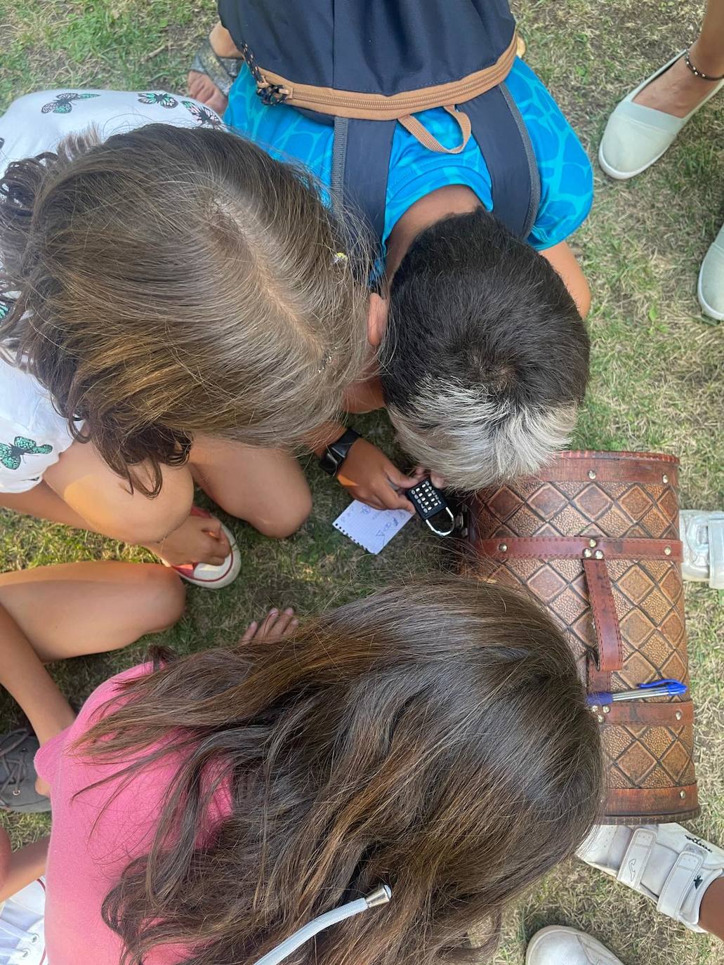 En ese espacio abierto y de la mano del Ayuntamiento de León se puede disfrutar de otra forma del verano: ahora participando en un escape street que hace las delicias de los más aventureros 