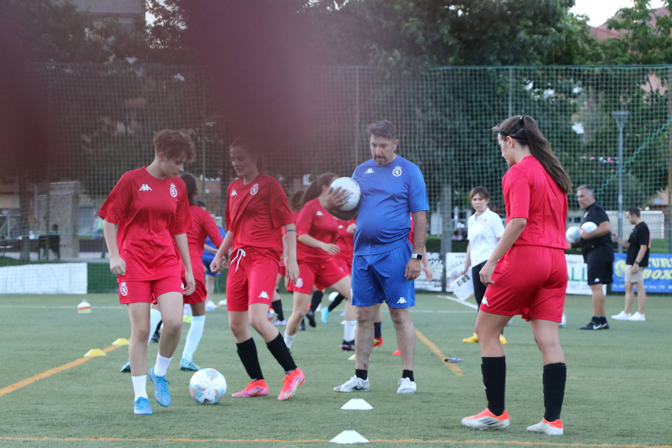 Imágenes del primer entrenamiento de la Cultural Femenina