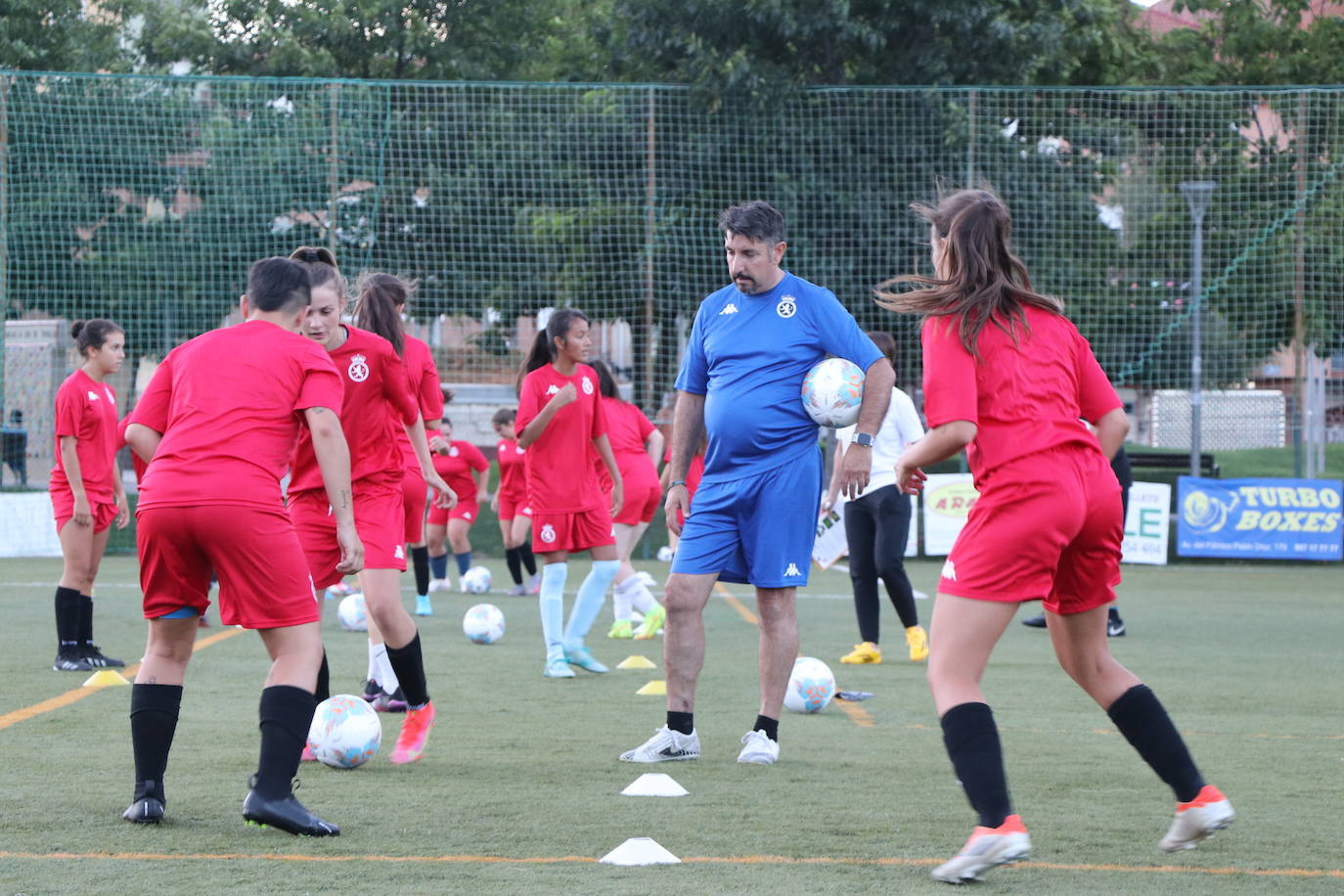 Imágenes del primer entrenamiento de la Cultural Femenina