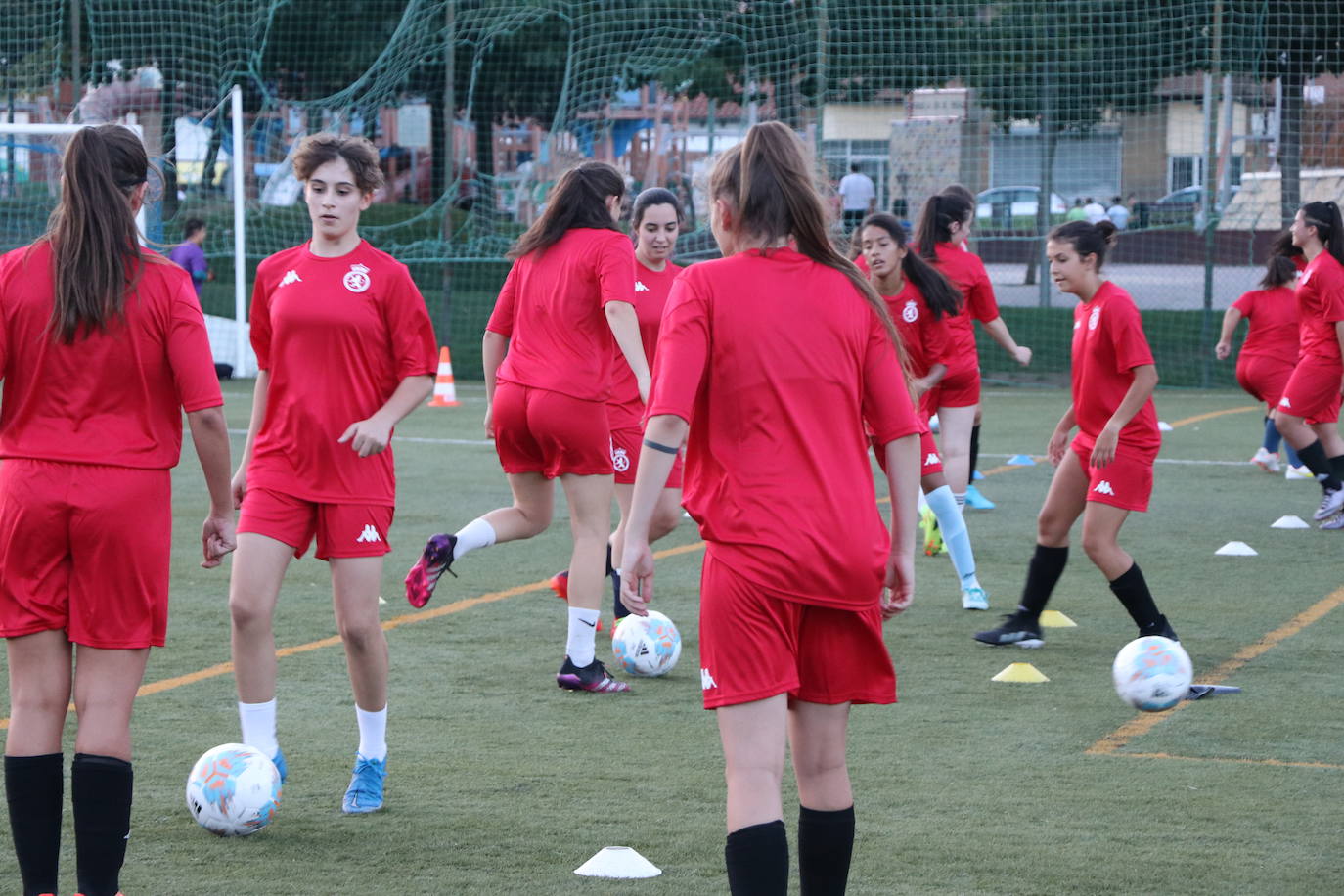 Imágenes del primer entrenamiento de la Cultural Femenina