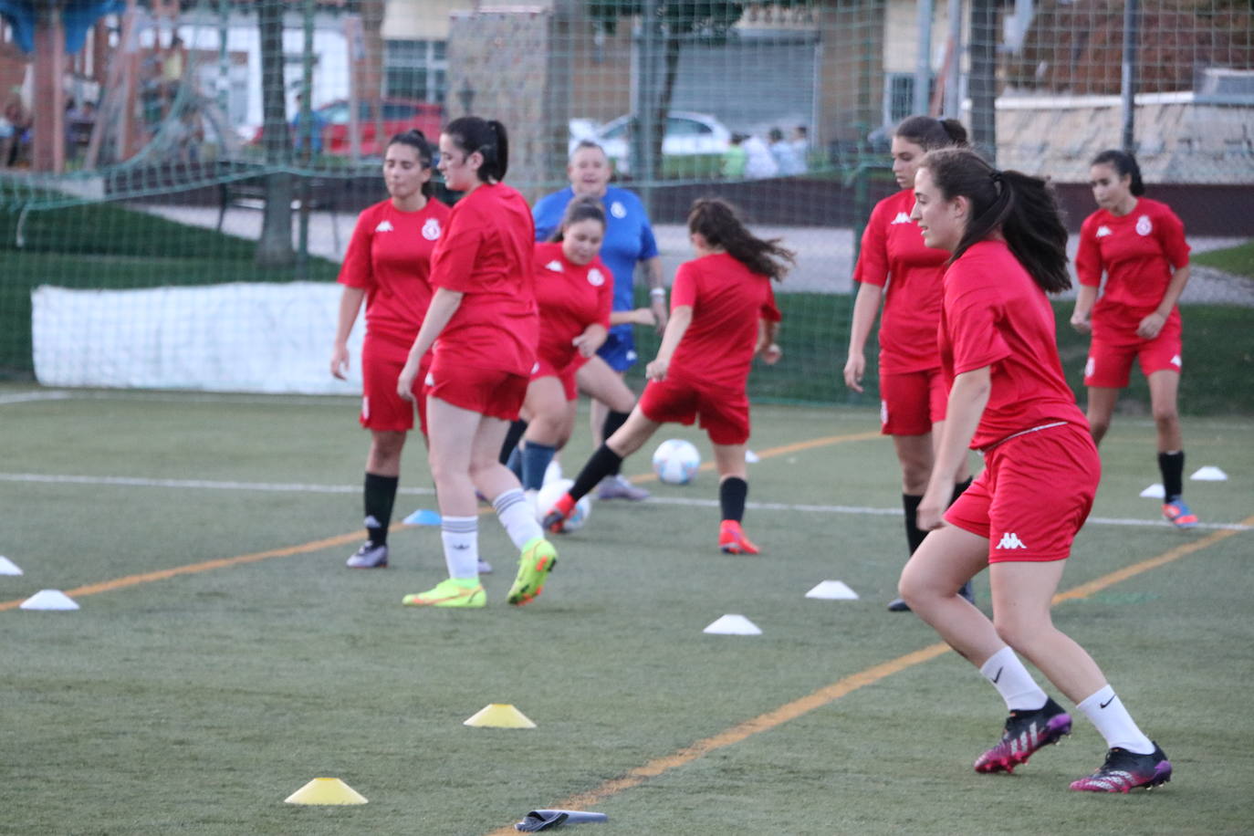 Imágenes del primer entrenamiento de la Cultural Femenina