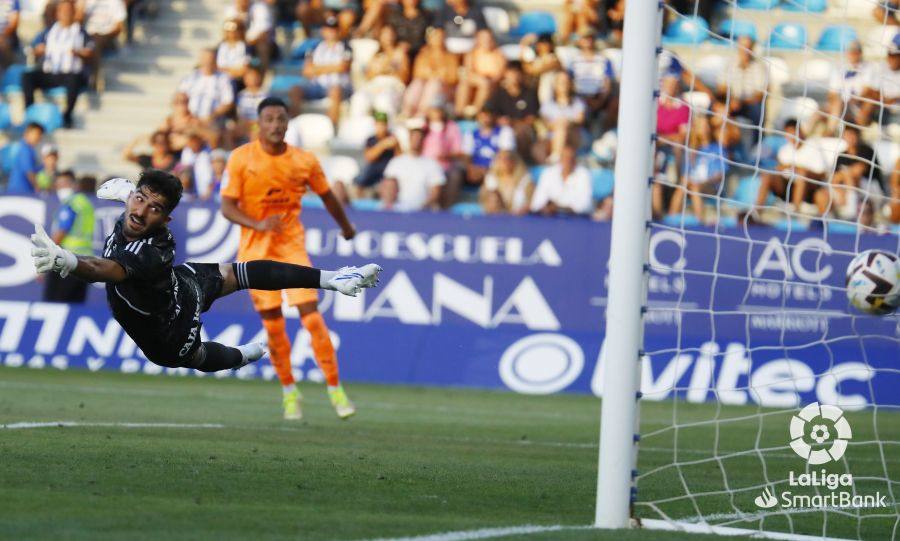 La Ponferradina disputa la segunda jornada de la Liga SmartBank en casa ante la UD Ibiza. 