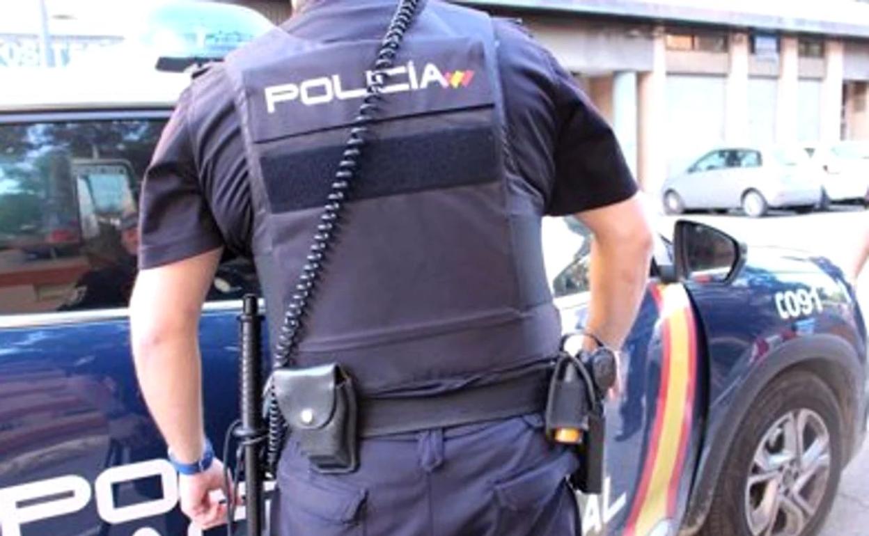 Efectivos de la Policía Nacional durante una intervención. 