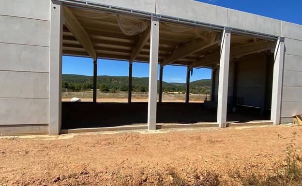 El parque de bomberos de Cistierna continúa con las obras paralizadas. 