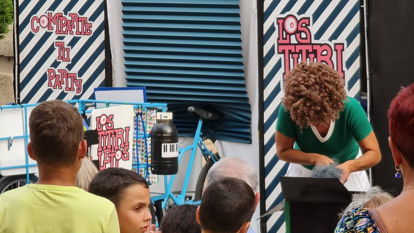 Cuando el circo vuelve al camino: Concedeclown, una pareja tremenda en León capital. El centro de la ciudad acoge un nuevo ciclo de 'Circo en el Camino' con ocho espectáculos de humor, fantasía y acrobacias que hacen las delicias a pie de calle. 'Los titirilelos', de la mano de Concedeclown, reestrenan esta cita urbana con enorme acogida. 