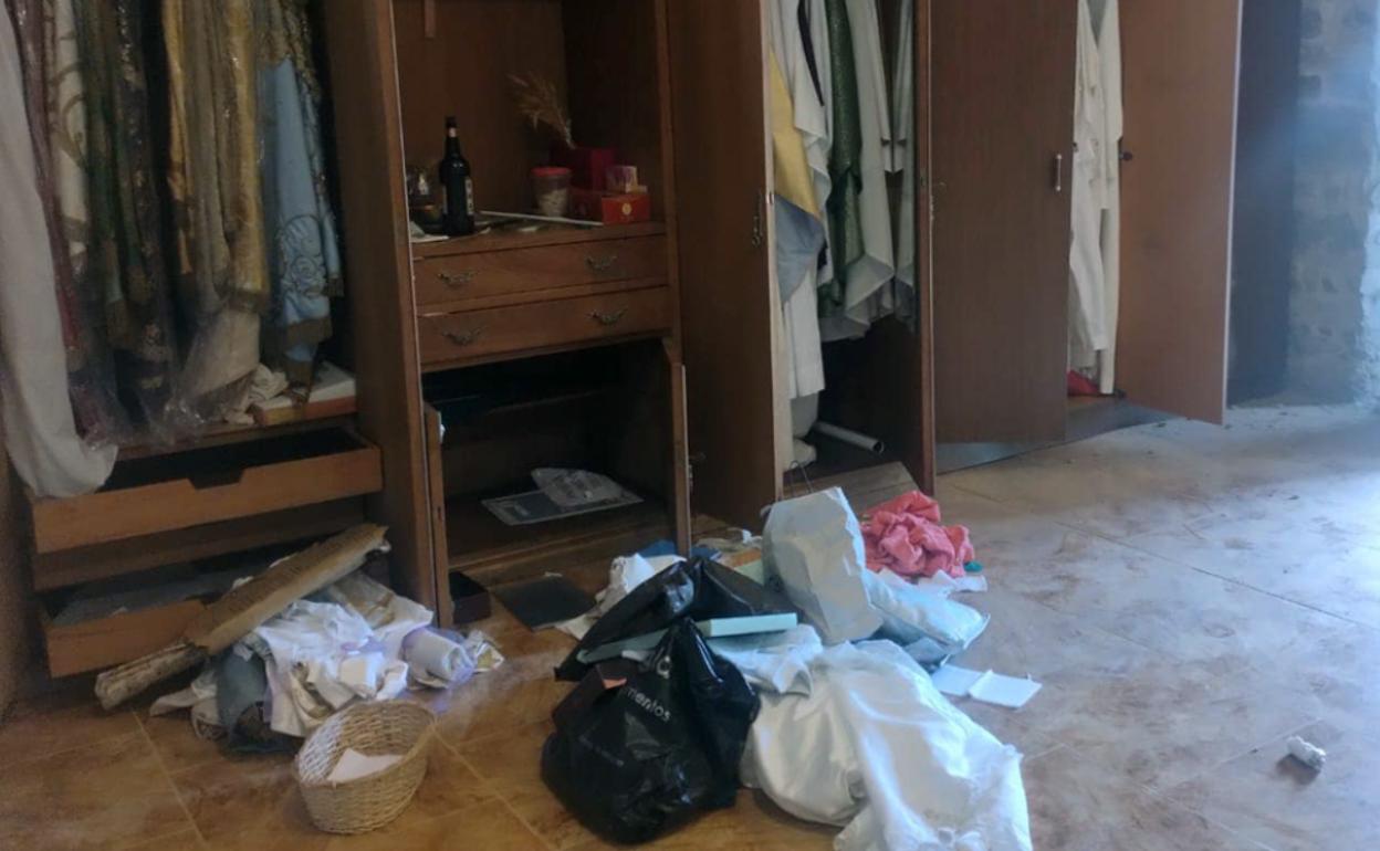 Destrozos en el santuario de Castrotierra tras el robo.