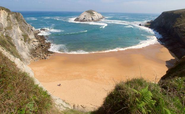 Playa de Covachos, Santa Cruz de Bezana, Cantabria.