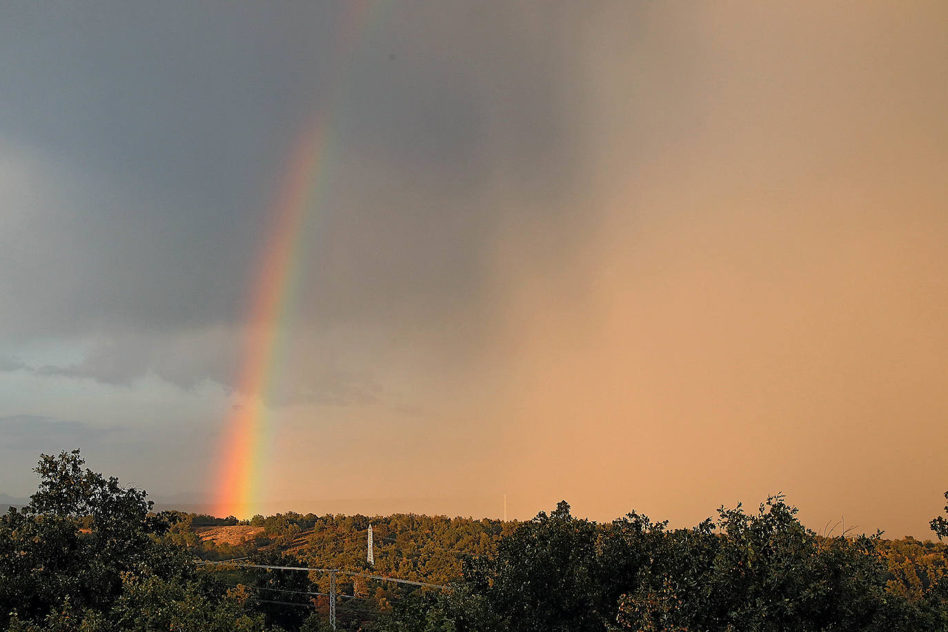 Varias tormentas recorren el alfoz de la capital leonesa al anochecer