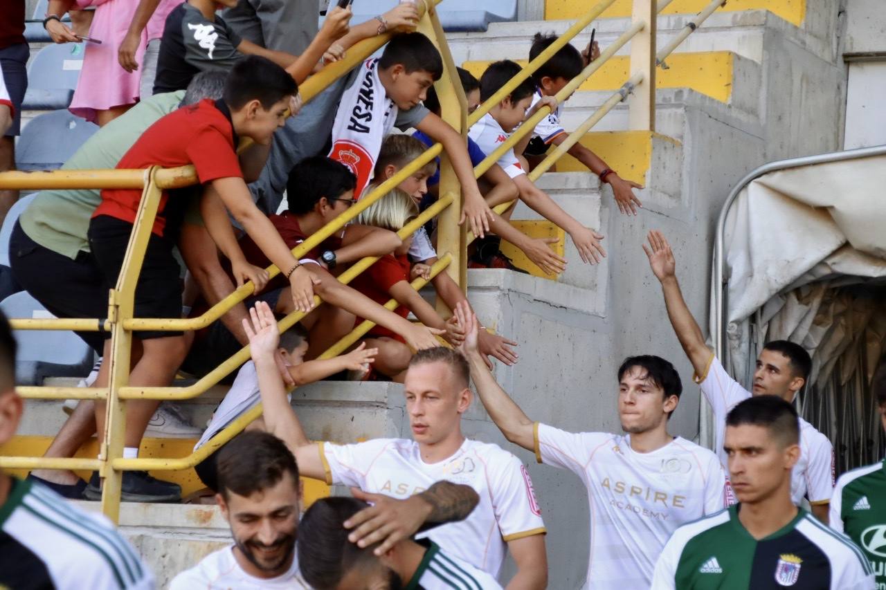 El Reino de León ha acogido la primera jornada de la Primera RFEF con el duelo entre la Cultural de Docampo y el Badajoz