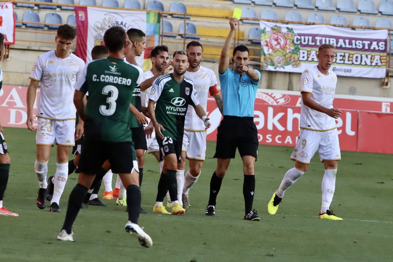 El Reino de León ha acogido la primera jornada de la Primera RFEF con el duelo entre la Cultural de Docampo y el Badajoz