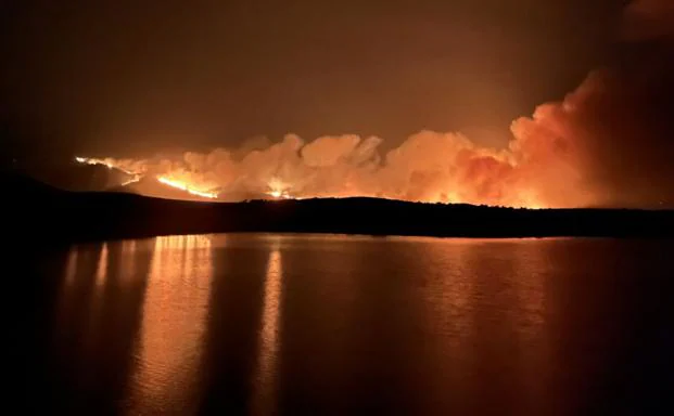 Galería. Incendios en Igüeña y el campo de Tiro de El Teleno.