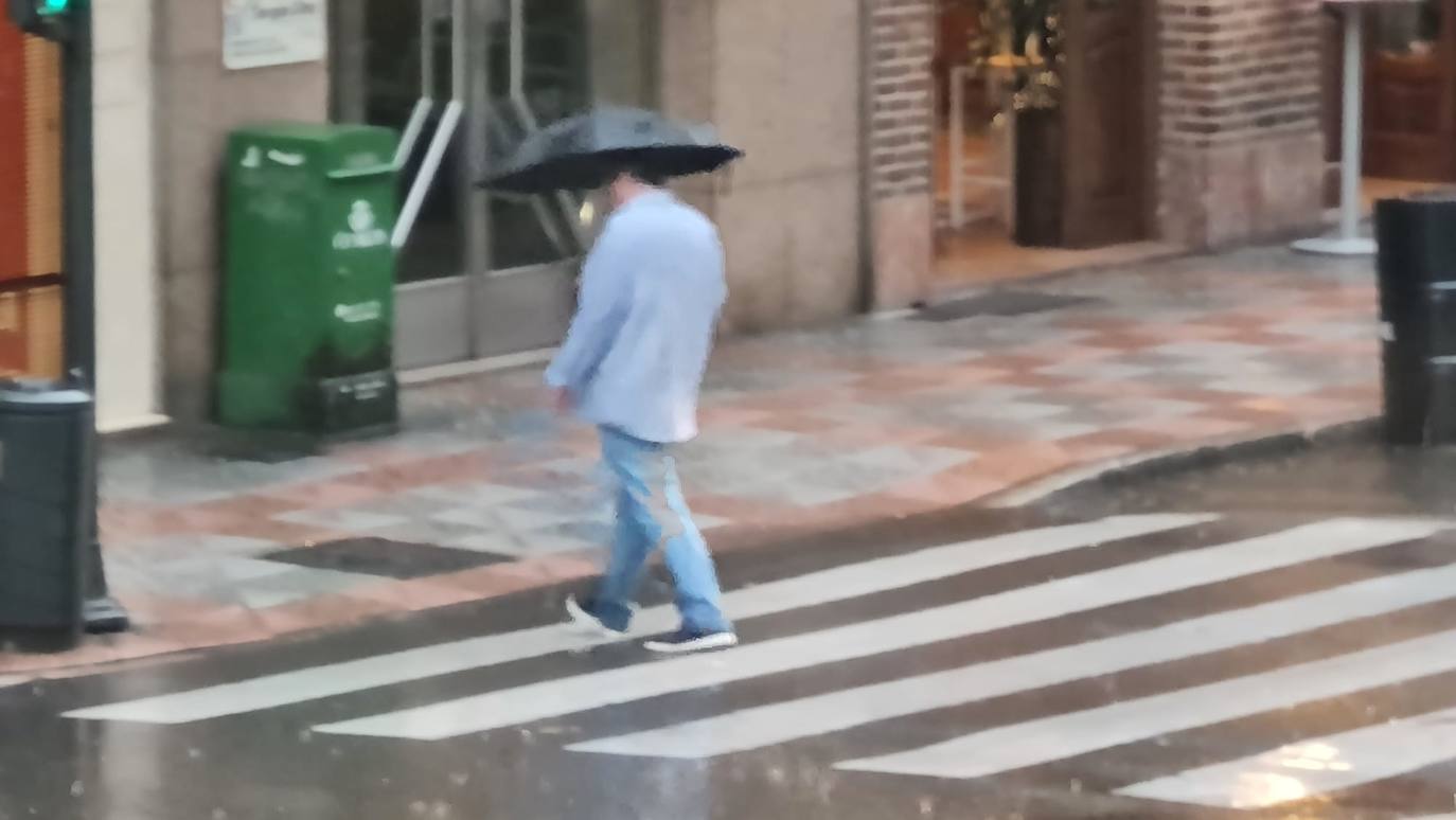 Imágenes de la lluvia este lunes 29 de agosto en León capital.