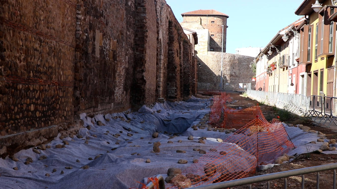 La Comisión de Patrimonio apoya una de las propuesta del Ayuntamiento de León que dejará visto el tramo de alzado de la muralla así como los cubos que rodean toda la calle Carreras 